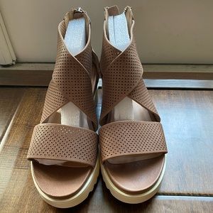 NWT STEVEN by Steve Madden tan leather sandals 6.5